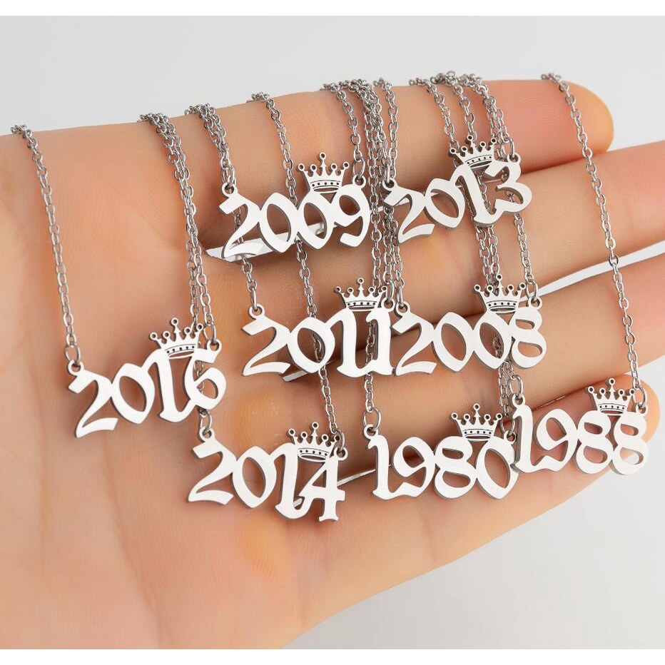 ปีตัวเลขสแตนเลส Yinuovo พร้อมสร้อยคอมงกุฎ SILVER ชุบเครื่องประดับแฟชั่นของขวัญ ของขวัญ