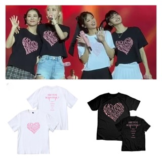 [S-5XL]เสื้อยืดแขนสั้น พิมพ์ลายการ์ตูนอนิเมะ BLACKPINK Concert Lisa Jisoo Jennie Rose ของขวัญสําหรับเด็กผู้หญิง