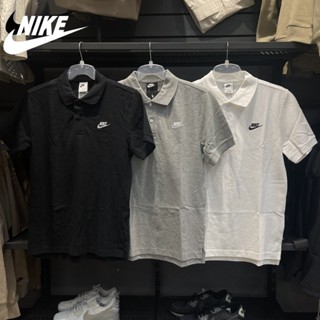 Nike ของแท้ 100% เสื้อโปโลแขนสั้นลําลอง ผ้าฝ้าย ระบายอากาศ ปักลายโลโก้ สไตล์คลาสสิก สําหรับผู้ชาย CJ4457