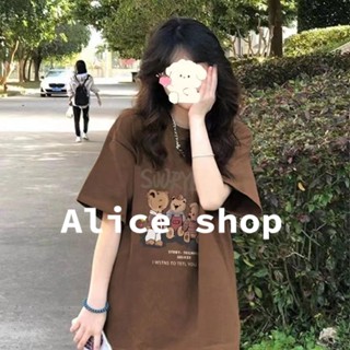 Alice  เสื้อยืดผู้หญิง เสื้อยืด ใส่สบายๆ น่ารัก แขนสั้น อเมริกัน วินเทจ  ทันสมัย สวย Chic Stylish A29J0YL 36Z230909