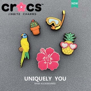 Jibbitz Crocs charms หัวเข็มขัดรองเท้า อุปกรณ์เสริมรองเท้า วันหยุดเขตร้อน สไตล์ใหม่ Crocs การ์ตูนตกแต่งหัวเข็มขัด