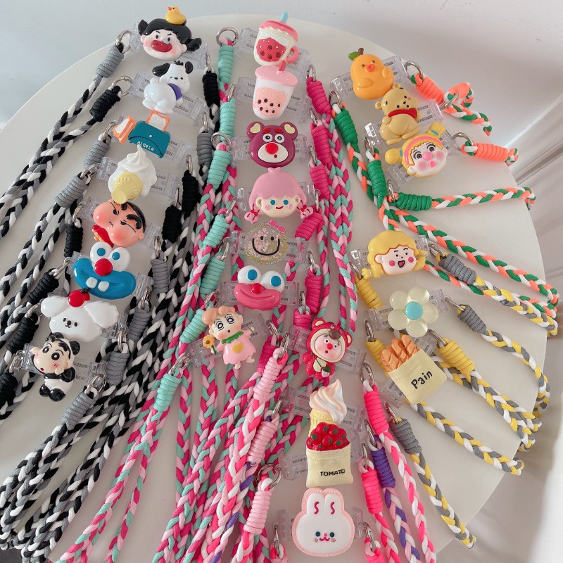 เคสโทรศัพท์มือถือ ลายการ์ตูนหมีพูห์ ไอศกรีม วินนี่ เดอะพูห์ สตรอเบอร์รี่ หมี สุนัข เป็ดน่ารัก พร้อมสายคล้องข้อมือ และจี้ห้อยโทรศัพท์ อุปกรณ์เสริม สําหรับเด็กผู้หญิง