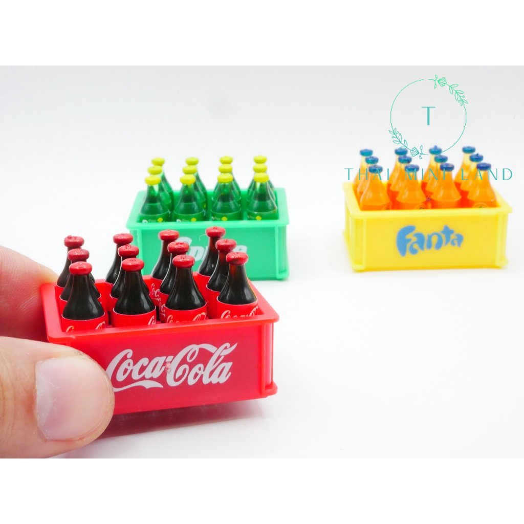 น้ำอัดลมพร้อมลังจิ๋ว ลังจิ๋ว Fanta Sprite Coke โค้กจิ๋ว ลังโค้กจิ๋ว ลังโค้ก แฟนตาจิ๋วสไปรท์จิ๋ว ขวด ขวดจิ๋ว ของจิ๋ว