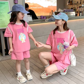 ✨🍑🍃เสื้อผ้าครอบครัว ชุดคู่แม่ลูก✨ชุดเซท สอง ชิ้น ลายการ์ตูนแขนสั้น + กางเกงขาสั้นหลวม ชุดลำลอง ใส่สบาย  มี 2 สี✨