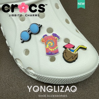 Jibbitz Crocs charms หัวเข็มขัดรองเท้า อุปกรณ์เสริมรองเท้าชายหาด วันหยุด ชุดแว่นตากันแดดมะพร้าว สไตล์ใหม่ Crocs รองเท้าดอกไม้สนุกตกแต่งหัวเข็มขัด