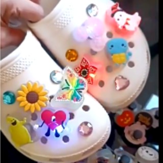 การ์ตูน Drew ดอกไม้ Crocs Jibbitz Charm Squirtle Psyduck Pokemon Led Jibbits เรืองแสง Jibits Crocks สําหรับผู้หญิง รองเท้าอุปกรณ์เสริม จี้รองเท้า หมุดตกแต่ง