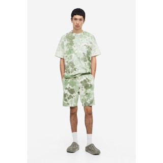 H&amp;M  Man Relaxed Fit Printed sweatshorts 1071187_1