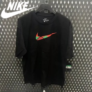 Nike ของแท้ 100% เสื้อยืดลําลอง แขนสั้น พิมพ์ลายแนวสตรีท เรียบง่าย เหมาะกับการเล่นฟิตเนส เล่นกีฬา หน้าร้อน สําหรับผู้ชาย CW0936