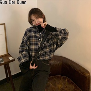 Ruo Bei Xuan เสื้อเชิ้ตลายสก๊อตย้อนยุคสไตล์ฮ่องกงใหม่ของผู้หญิงให้ความรู้สึกเฉพาะด้านบนเสื้อโค้ท