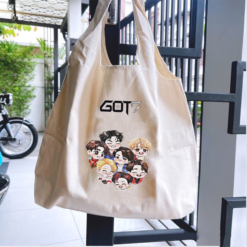 กระเป๋าถือ กระเป๋าสะพายไหล่ ทรงโท้ท พิมพ์ลายการ์ตูน Got7 Jackson Wang ขนาดใหญ่ สําหรับผู้หญิง
