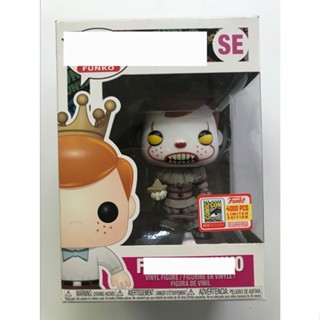 Funko POP! ฟิกเกอร์ไวนิล Freddy Funko SE(Pennywise) Freddy Funko With Fish SE (กางเกงสีเหลือง)(กางเกงสีน้ําตาล) พร้อมตัวป้องกัน