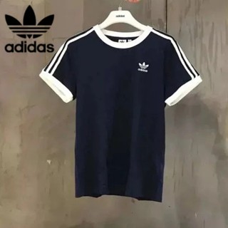 Adidas เสื้อยืดแขนสั้นลําลอง ปักลายโลโก้ ลายทาง ของแท้ 100% สําหรับผู้หญิง DH4423