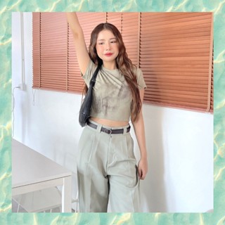 FM🌈ไทยแลนด์ เสื้อครอปคอกลมแขนสั้น สีเขียวแต่งลายเทา