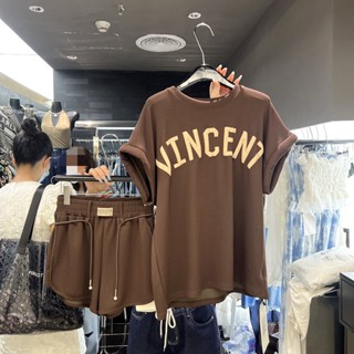 เสื้อยืดแขนสั้น พิมพ์ลายตัวอักษร Chanel สไตล์เกาหลี และกางเกงขาสั้น เอวสูง สําหรับผู้หญิงวัยรุ่น