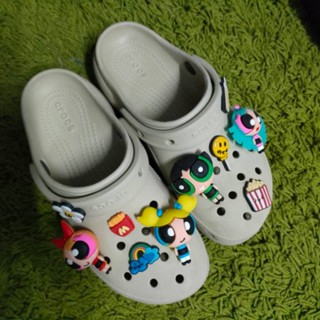 CROCS เครื่องประดับ จี้รูปการ์ตูนหมู และดอกไม้ ประดับโบว์ สําหรับตกแต่งขวดเบียร์