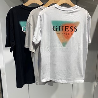 Guess เสื้อยืดแขนสั้น พิมพ์ลายโลโก้ ทรงสามเหลี่ยม แฟชั่นฤดูร้อน สําหรับผู้ชาย KN2K1436CN