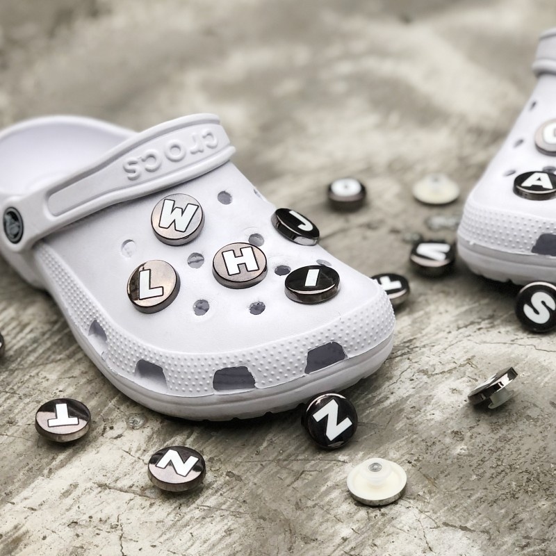 Jibbitz อุปกรณ์เสริม จี้ตัวอักษรอัลลอย รูปรองเท้า Crocs Jibbitz A-Z สําหรับตกแต่งรองเท้าเด็กผู้ชาย แ