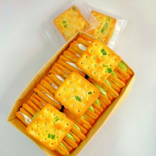 Chive Onion Nougat แซนวิชบิสกิตมัทฉะแครนเบอร์รี่ Beef Taiwan Style Snacks ขนมลำลองแฮนด์เมดที่นิยมในโลกออนไลน์