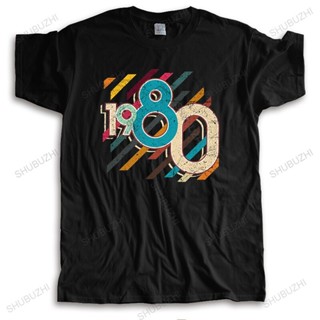 เวรเอ้ย  P1kw 【พร้อมส่ง】เสื้อยืดแขนสั้น ผ้าฝ้าย 100% พิมพ์ลาย Born In 1980 แฟชั่นเรโทร ของขวัญวันเกิด สําหรับผู้ชาย 40 ป