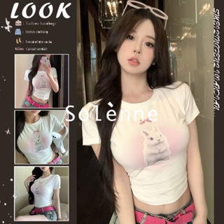 Solenne เสื้อครอป เสื้อยืดผู้หญิง ครอป baby tee สาวเรโทร 2023 NEW Style 072615