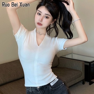 RUO BEI XUAN เสื้อยืดคอวีผู้หญิงฤดูร้อนใหม่สไตล์เกาหลีเรียบง่ายเซ็กซี่เสื้อท่อนล่างสีทึบ