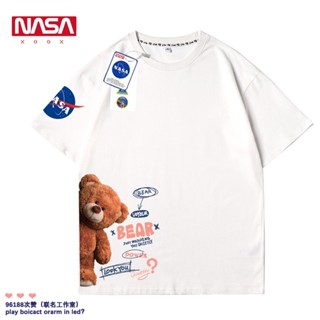 เสื้อยืดแขนสั้น พิมพ์ลายกราฟฟิติหมี NASA แฟชั่นฤดูร้อน สําหรับผู้ชาย และคู่รัก