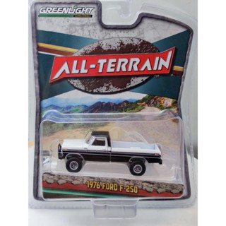 พร้อมส่ง อะไหล่ไฟสีเขียว 1: 64 All Terrain Series 11-1976 Ford F-250 Off-Road สีขาว ดํา