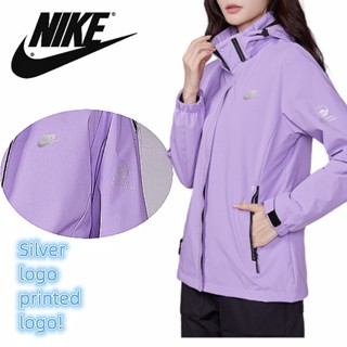 [สินค้าขายดี]Nike ของแท้ 100% เสื้อแจ็กเก็ต แขนยาว ผ้าโพลีเอสเตอร์ไฟเบอร์ พิมพ์ลายโลโก้ สีเงิน สไตล์เกาหลี สําหรับผู้หญิง