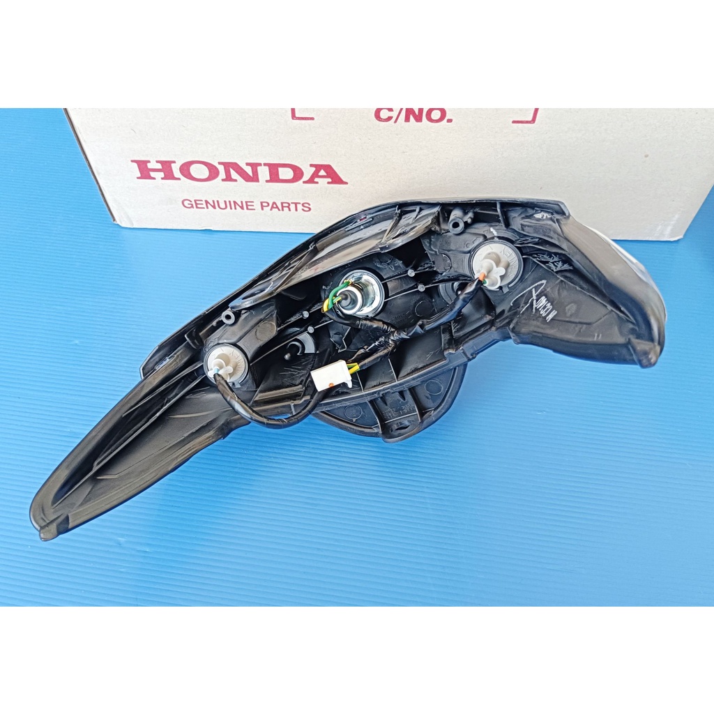 ชุดไฟท้ายแท้HONDA wave110ปี2011-2018 พร้อมขั้วและหลอดไฟทั้งชุด อะไหล่แท้ศูนย์HONDA(33700-K58-T81)1ชุ