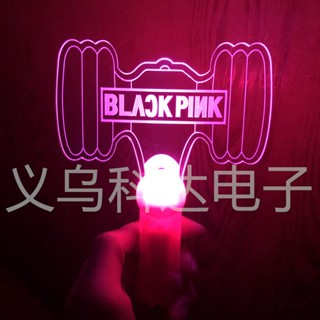 BLACK PINK ควรเปิดไฟค้อน LISA เป็นพร็อพประกอบการแสดงรอบ ๆ คอนเสิร์ต LISA