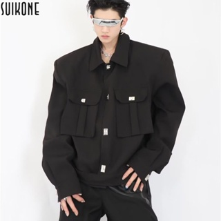 Suikone   เสื้อแจ็คเก็ตผู้ชายแขนยาวฤดูใบไม้ผลิและฤดูใบไม้ร่วงหัวเข็มขัดโลหะสีทึบเสื้อแจ็คเก็ตลำลองทั้งชายและหญิงสามารถสวมใส่ได้