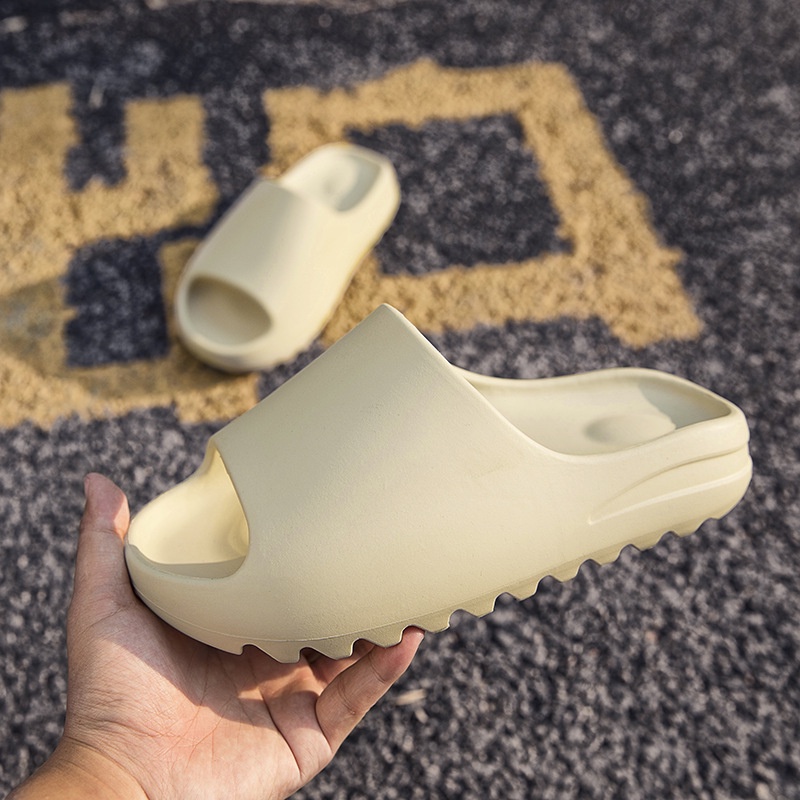 「DR」Slide Kanye รองเท้าแตะผู้ชาย ป้องกันการลื่นไถล นุ่มและสบาย Size 36-45