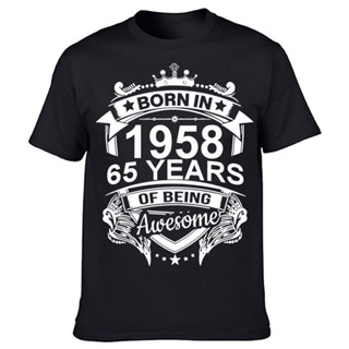 เสื้อยืด พิมพ์ลายกราฟฟิค Awesome Born In 1958 สไตล์สตรีท ของขวัญวันเกิด สําหรับเด็ก 65 ปี