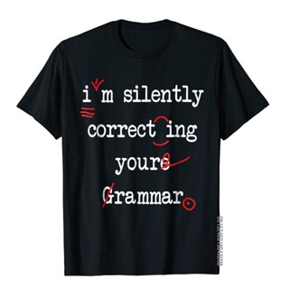 เสื้อยืด พิมพ์ลาย Im Silently Correcting Your Grammar High School สําหรับผู้ชาย