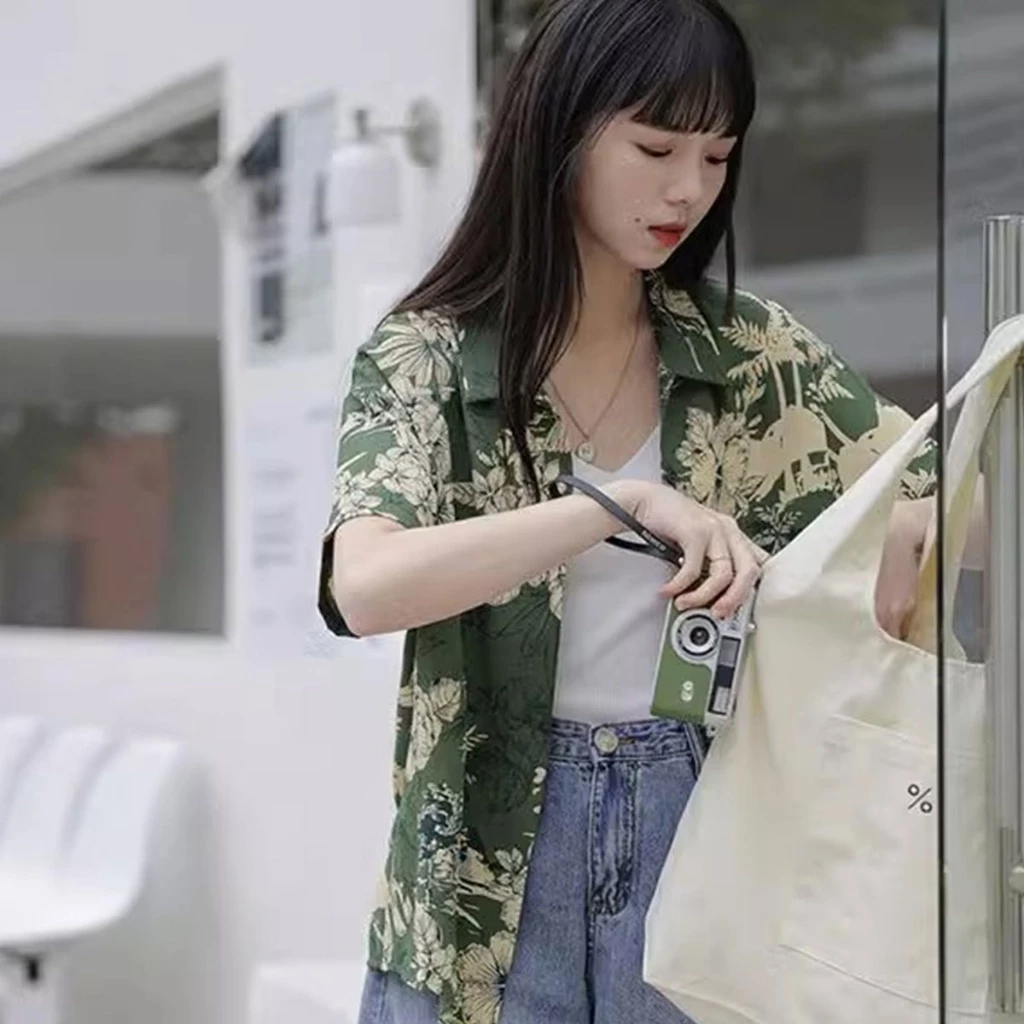 เสื้อเชิ้ตแขนสั้นลายดอกไม้ Hawaii ใส่ได้ทั้งชาย-หญิง thumbnail 8
