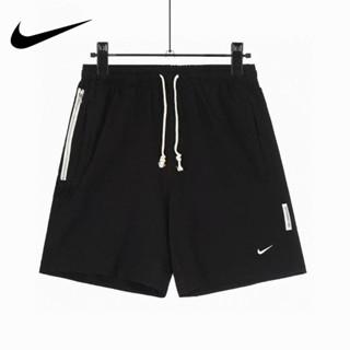 Nike ของแท้ 100% กางเกงขาสั้นลําลอง ปักลายโลโก้ ทรงหลวม ใส่สบาย ระบายอากาศ สําหรับผู้ชาย