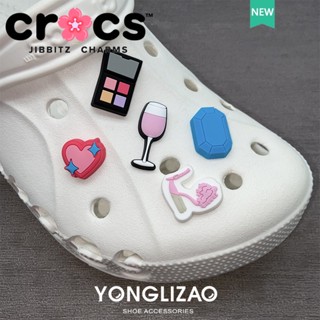 Jibbitz crocs charms หัวเข็มขัดรองเท้า อุปกรณ์เสริมรองเท้าเด็กผู้หญิง ชุดเครื่องสําอาง DIY ตกแต่งน่ารัก