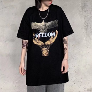 เสื้อยืดคอกลม แขนสั้น พิมพ์ลายกราฟฟิค Freedom สีขาว แฟชั่นฤดูร้อน สไตล์เกาหลี พลัสไซซ์ สําหรับผู้ชาย และผู้หญิง