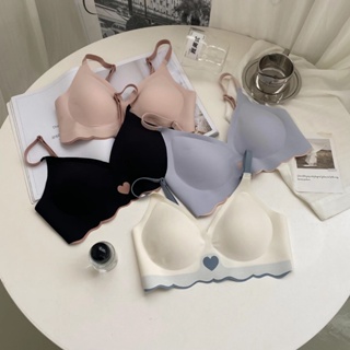 Girlybra เสื้อชั้นใน ไร้ขอบ สีพื้น เรียบ ใส่สบาย ผ้านุ่ม ลื่น มีหัวใจ ชุดชั้นใน แฟชั่น ผู้หญิง