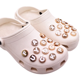 ตัวอักษร A-Z น่ารัก อุปกรณ์เสริม Crocs ตัวอักษร Jibits Charm ทอง Jibbits คริสตัล ตัวอักษร Jibitz Crocks สําหรับผู้หญิง จี้รองเท้า หมุดตกแต่ง