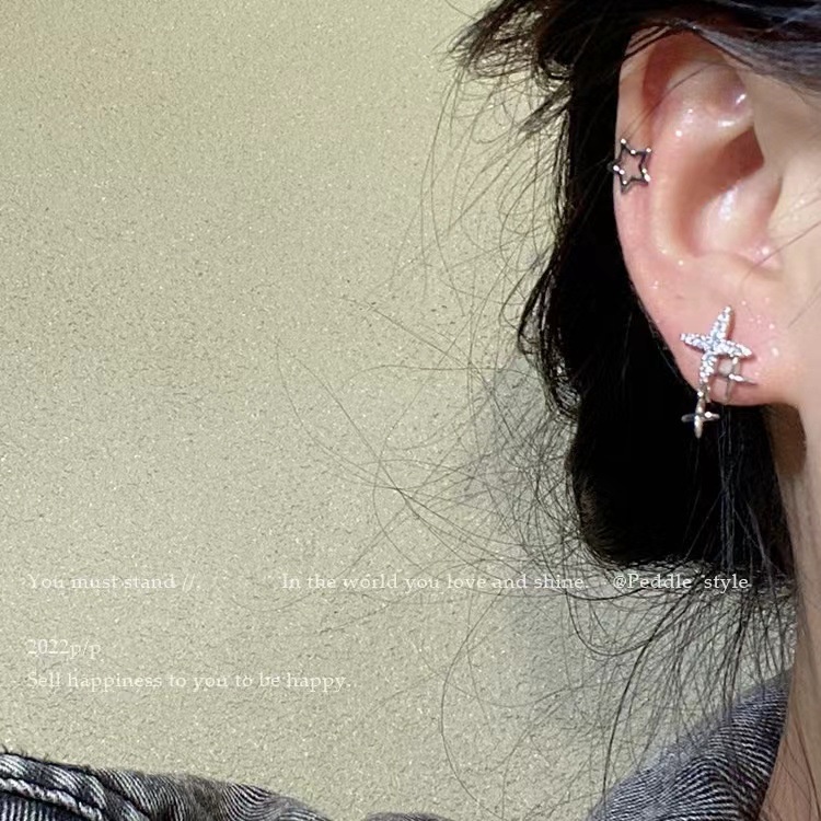 ต่างหูสตั๊ด รูปดาวสี่แฉก ประดับเพชร สีเงิน แฟชั่น - รูปที่ 3
