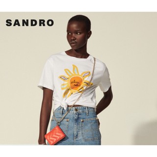 Sandro outlet เสื้อยืดคอกลม แขนสั้น ผ้าฝ้าย พิมพ์ลายดวงอาทิตย์ สีขาว สําหรับผู้หญิง SFPTS00850