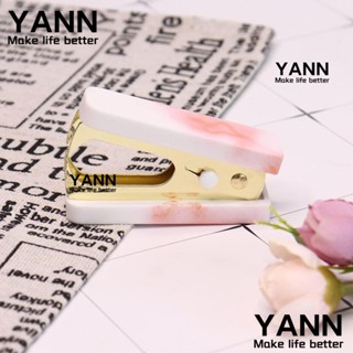 Yann1 ที่ถอนลวดเย็บกระดาษ โลหะ พลาสติก ลายหินอ่อน สีชมพู ขนาดเล็ก สําหรับโต๊ะทํางาน ร้านหนังสือ สํานักงาน