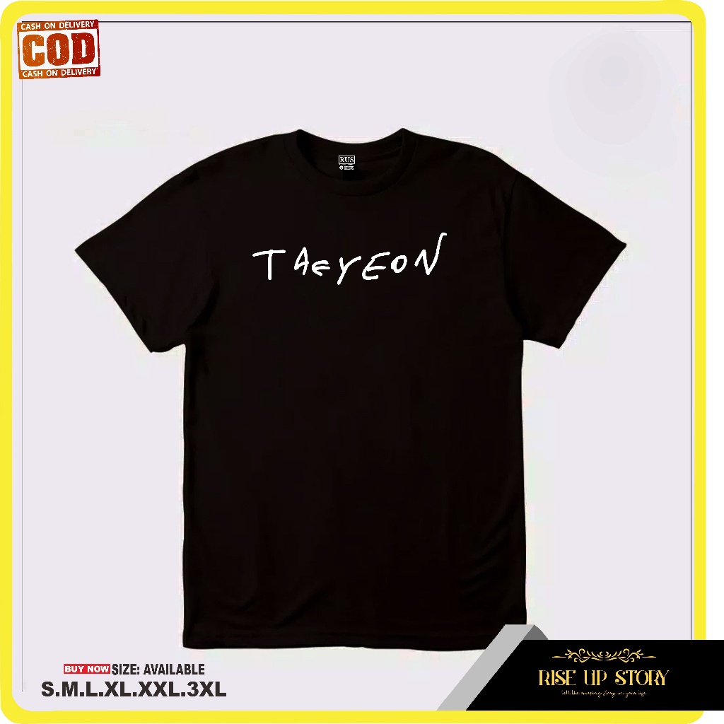 แฟชั่น [RiseUp Story] เสื้อยืด ผ้าฝ้าย พิมพ์ลาย K-POP TAEYEON NAME สําหรับผู้ชาย ผู้หญิง