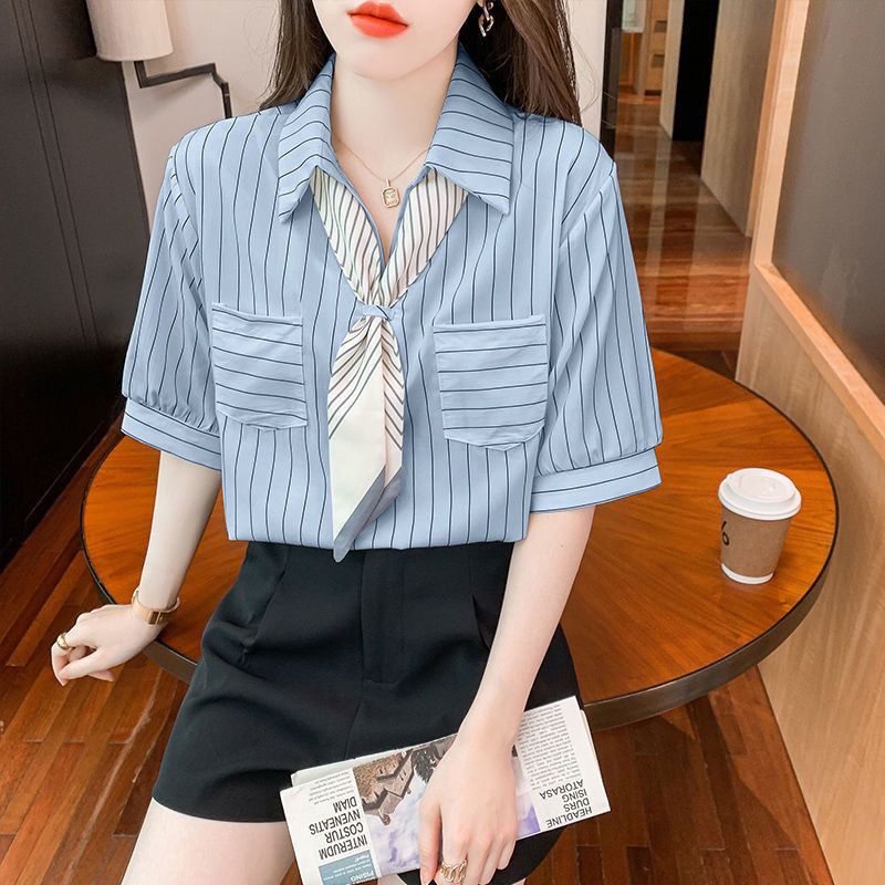 🌸Breeze🌸ผ้าพันคอผ้าไหม แถบ เสื้อเชิ้ต ผู้หญิง แขนสั้น ความรู้สึกของการออกแบบ เฉพาะกลุ่ม กระเป๋า คอโปโล เสื้อเชิ้ต - รูปที่ 4
