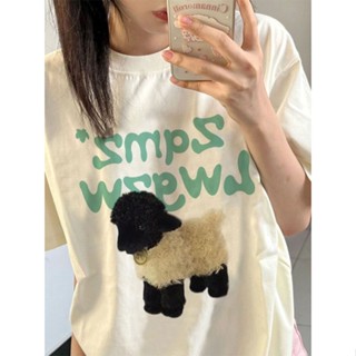 [พร้อมส่ง] เสื้อยืดแขนสั้น คอกลม ผ้าฝ้ายแท้ พิมพ์ลายแกะน่ารัก ทรงหลวม เข้ากับทุกการแต่งกาย แฟชั่นฤดูร้อน สไตล์อเมริกันเรโทร สําหรับผู้หญิง