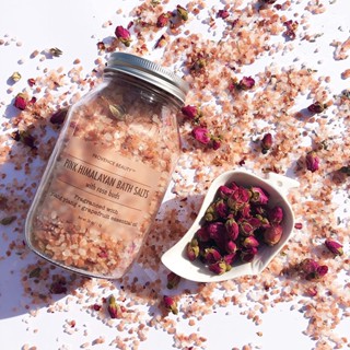 Spot seconds# Amazon bottled Himalayan Bath soothing rose dried flower crystal salt 850g plant essential oil aromatherapy bath salt 8.cc