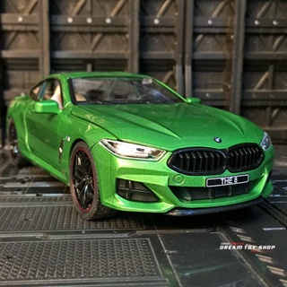 โมเดลรถยนต์โลหะ 1: 24 BMW M8 ของเล่นสําหรับเด็กผู้ชาย