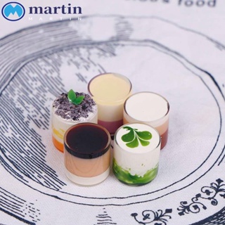 Martin บ้านตุ๊กตาเค้ก ของขวัญสําหรับเด็ก ของเล่นเด็ก เครื่องประดับหัตถกรรม เค้กจิ๋ว ตกแต่งเดสก์ทอป แกล้งทําเป็นเล่น ของเล่นมูสเค้ก ครัวของเล่นเด็ก