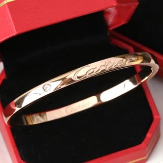 จดหมายแกะสลักฝังเพชรเดียวสร้อยข้อมือเหล็กไทเทเนียมคุณภาพสูงแ…